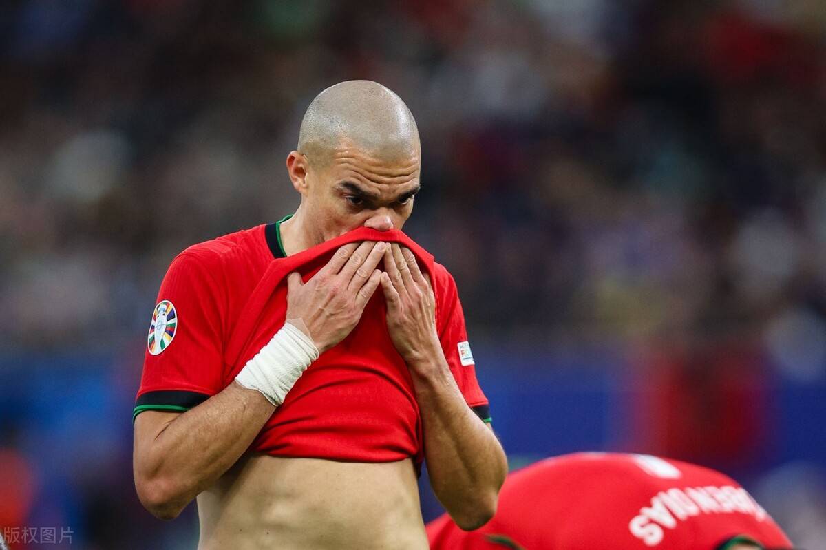 欧洲杯球员突破自我，表现堪称完美