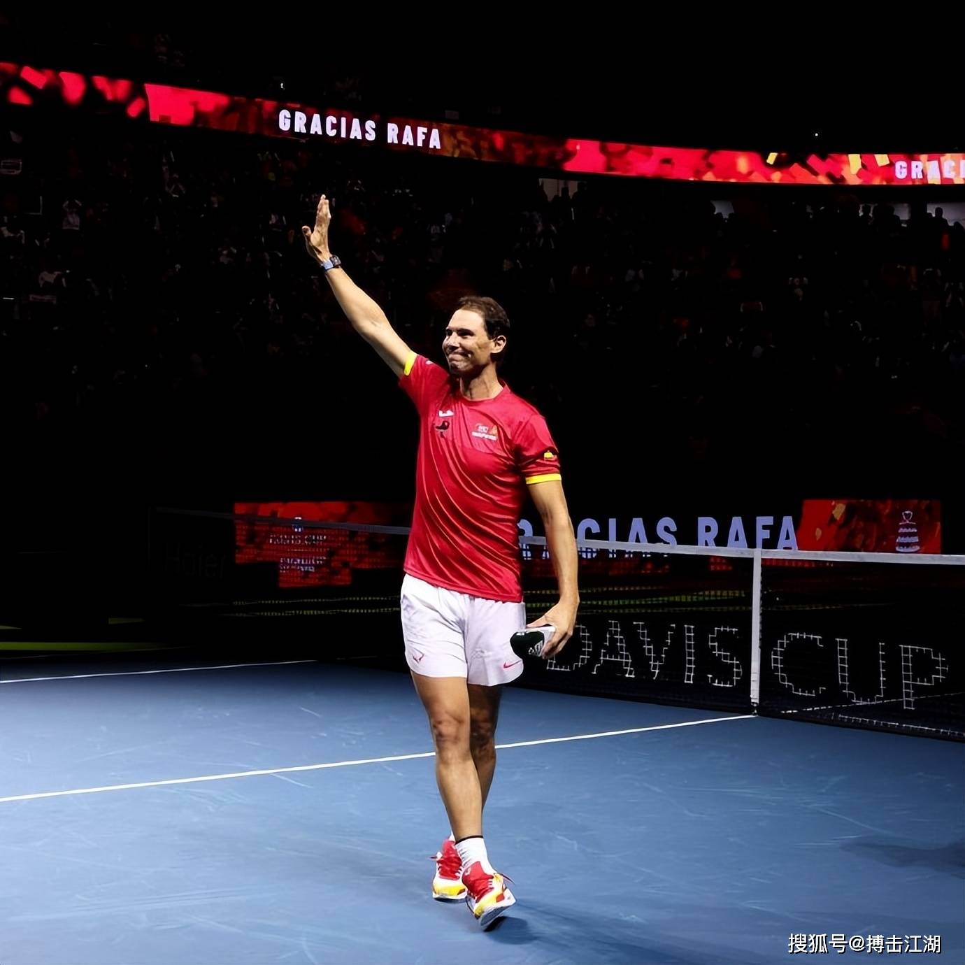 戴维斯杯轻取拉沃尔杯，西西帕斯刷新纪录