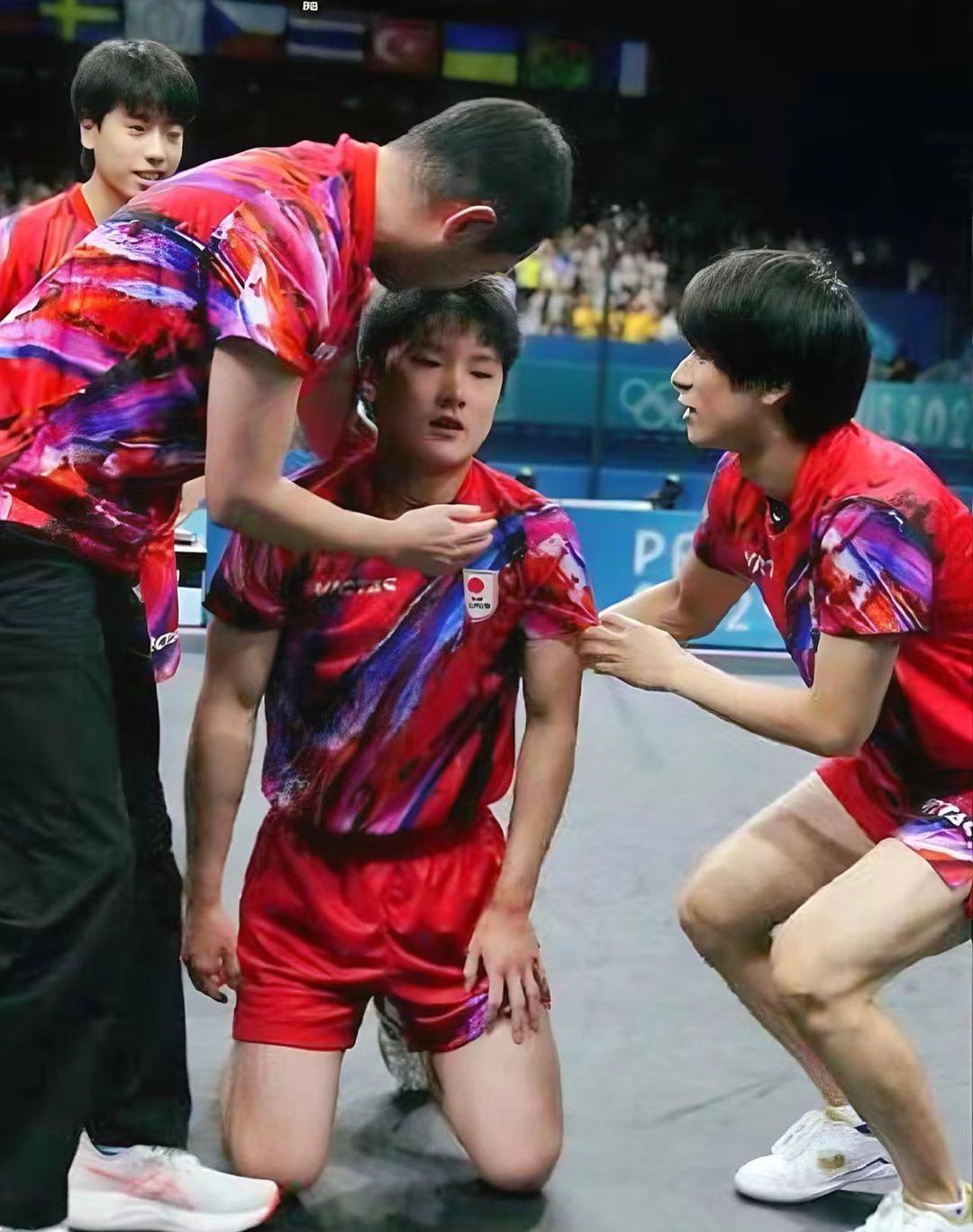 瑞典队完胜英格兰队,张本智和点燃赛场 瑞典队完胜英格兰队,张本智和点燃赛场