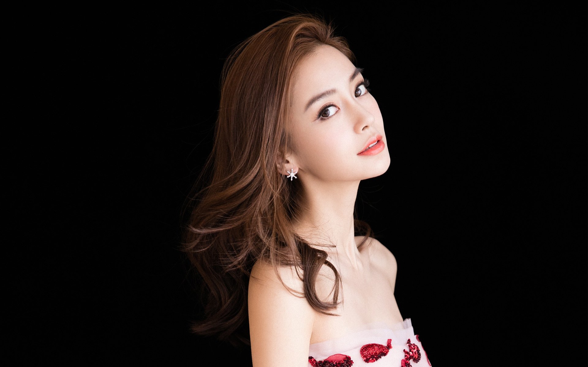 攻防统治与惊天翻盘,足球唯一性的双重奏