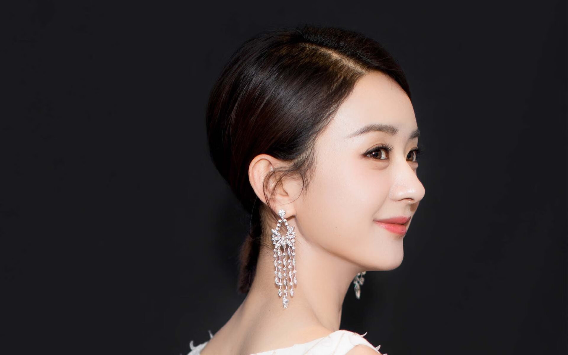 星斗南移,当东部决战夜,西部巨人投下无声的阴影