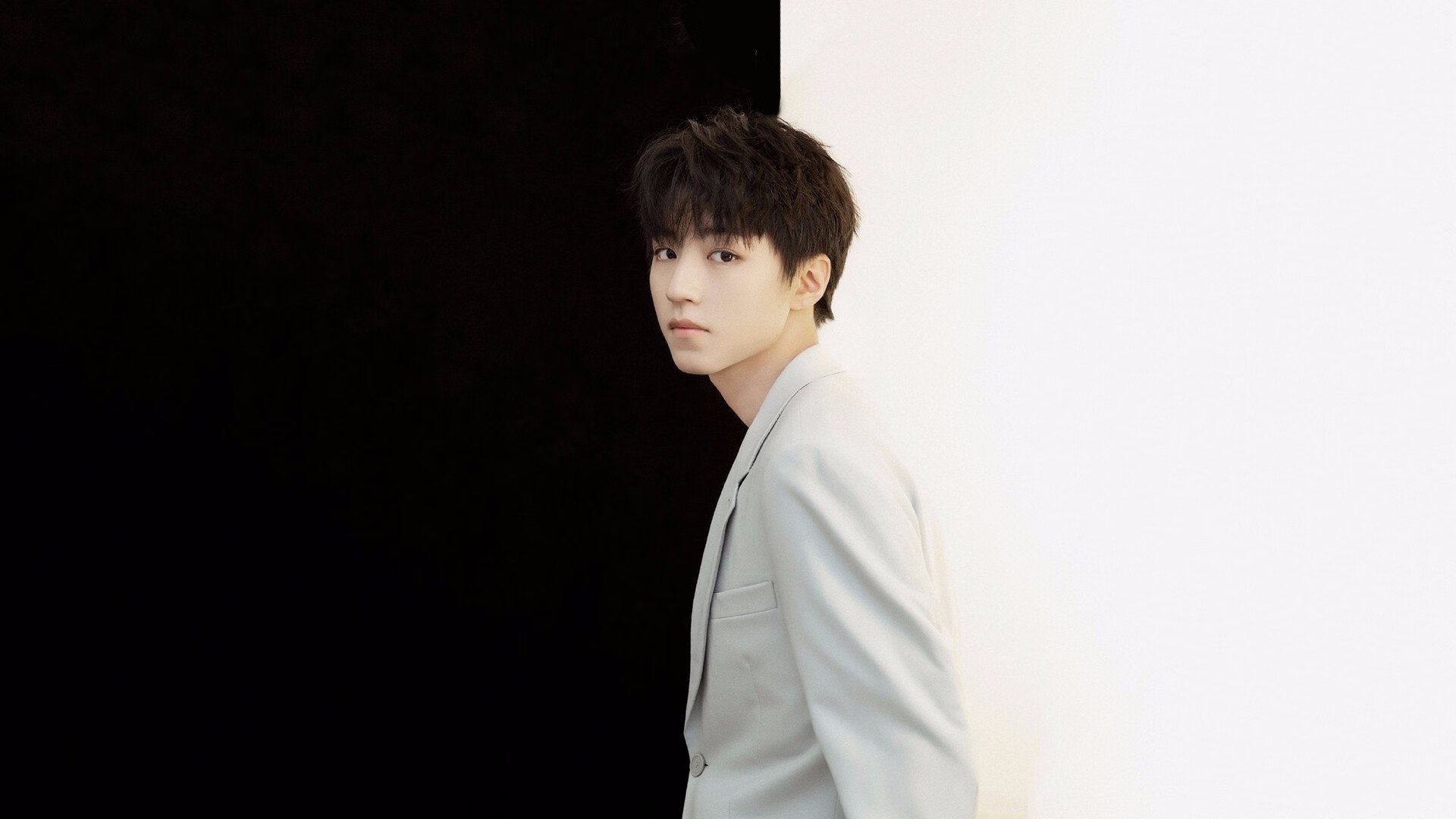 当勒布朗跨越时空连线金州，一场虚构的终极审判